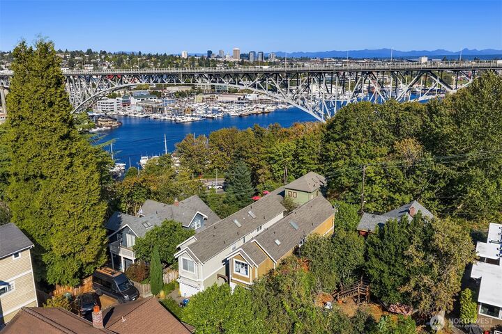 Property Photo:  2720  Nob Hill Avenue N  WA 98109 