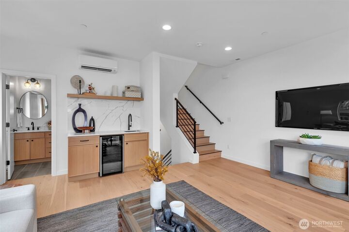 Property Photo:  427  19th Avenue E  WA 98112 