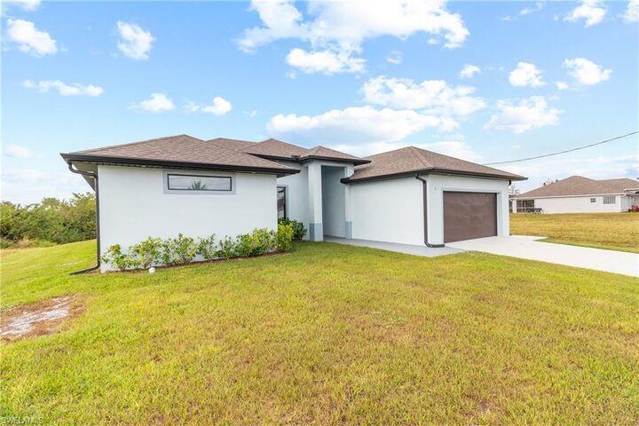 Property Photo:  1806 NE 21st Place  FL 33909 