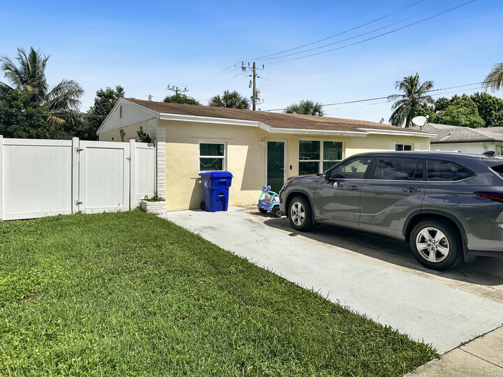 Property Photo: 6231 SW 15th Court FL 33068