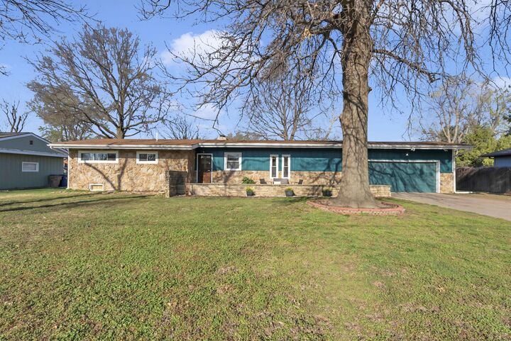 525 S Woodchuck Ln  Wichita KS 67209 photo