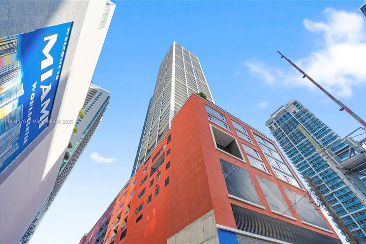 Property Photo:  601 NE 1st Ave 2506  FL 33132 