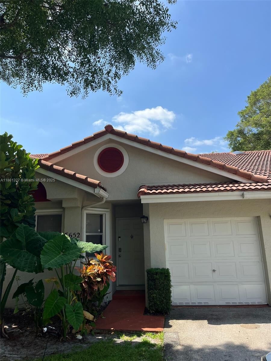 Property Photo:  7652 S Pinewalk Dr S 139  FL 33063 