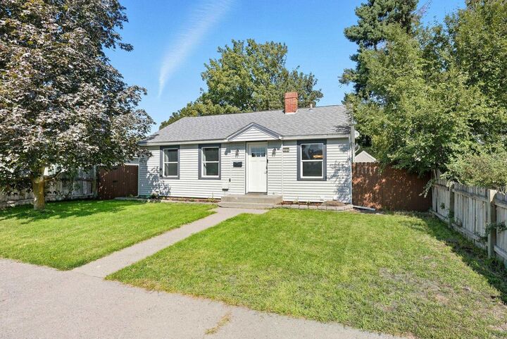 Property Photo:  2212 W Queen Ave  WA 99205 
