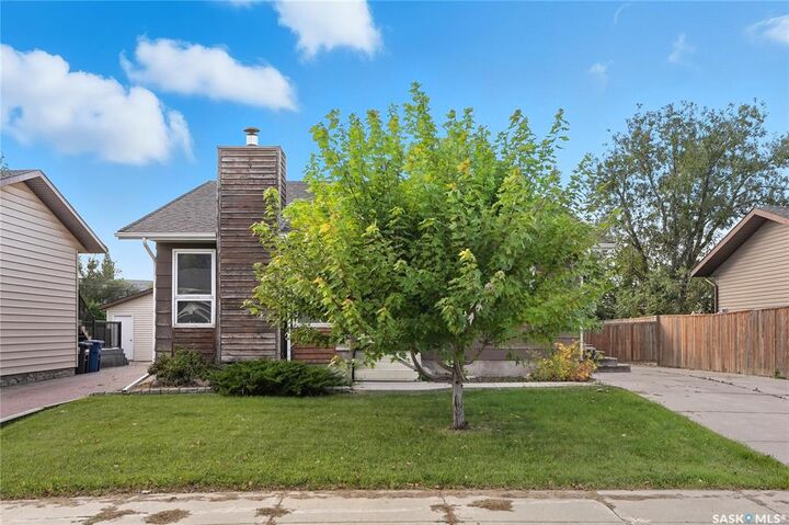 Property Photo:  118 Delayen Crescent  SK S7N 2N6 