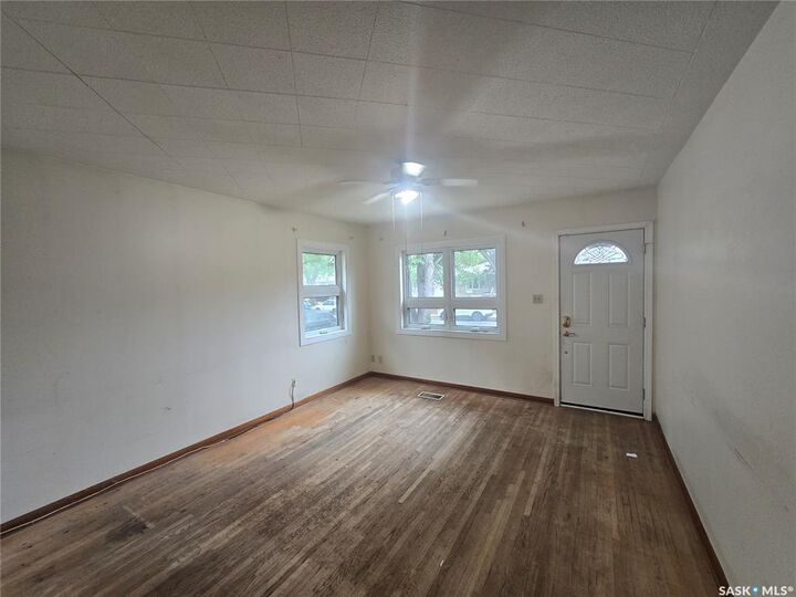 Property Photo: 412 V Avenue S SK S7M 3E7