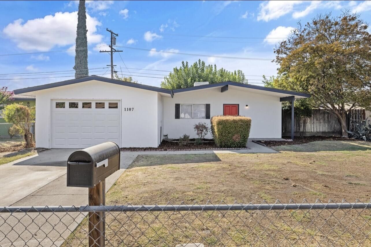 Property Photo: 1107 N Enos Street CA 93292