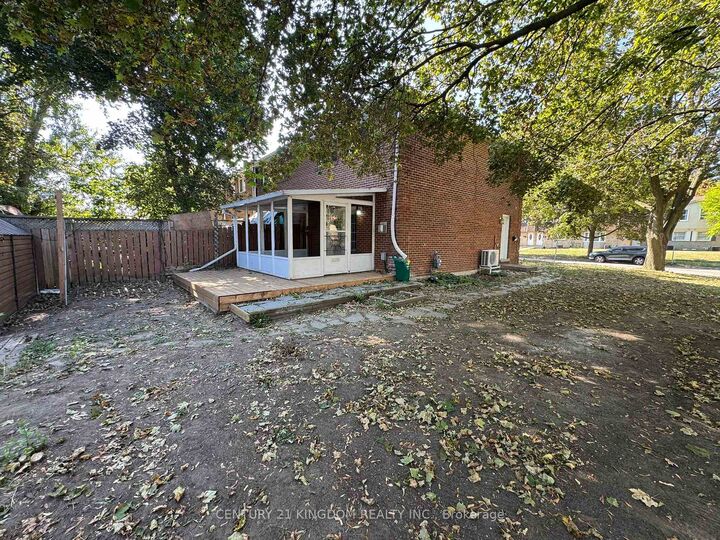 Photo de la propriété:  137 Jansen Avenue  ON N2A 2L8 