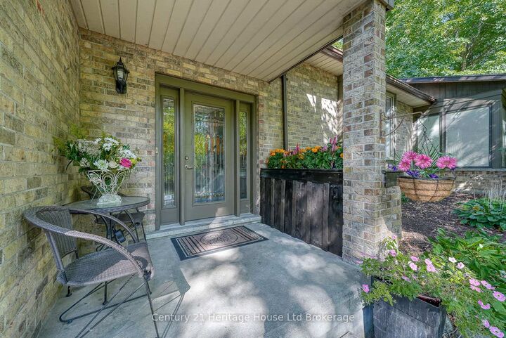 Property Photo:  248 Vansittart Avenue  ON N4S 6G2 