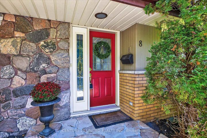 Property Photo:  8 Oakwood Crescent  ON K9J 1N3 