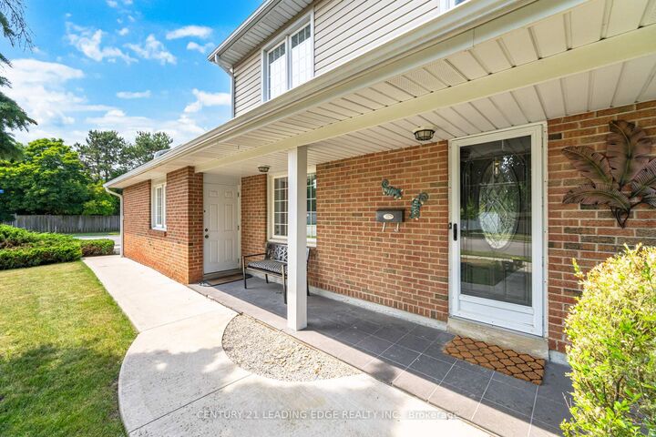 Property Photo:  6303 Neuchatel Road  ON L5N 2J7 