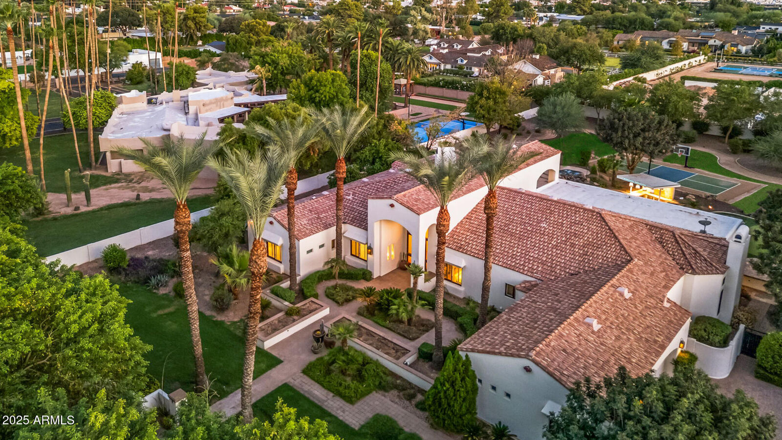 Property Photo: 7475 E Jackrabbit Road AZ 85250