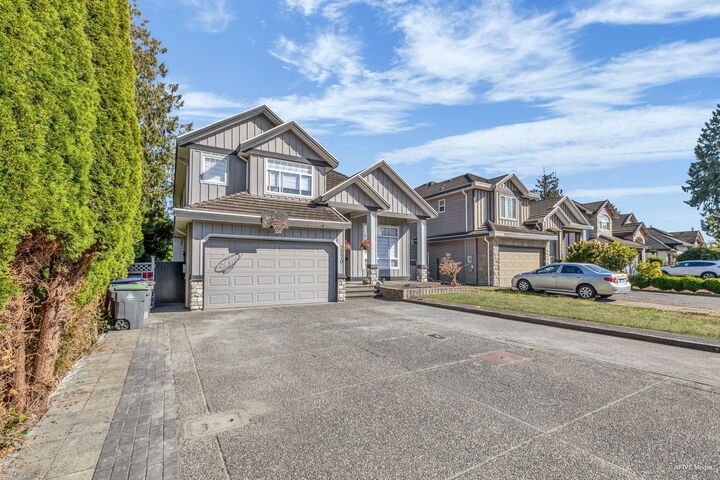 Photo de la propriété:  7270 148 Street  BC V3S 3E6 