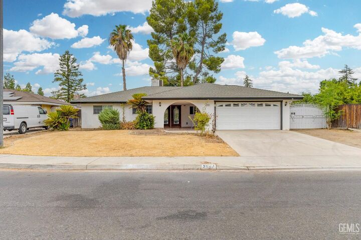 2504 Sutton Place  Bakersfield CA 93309 photo