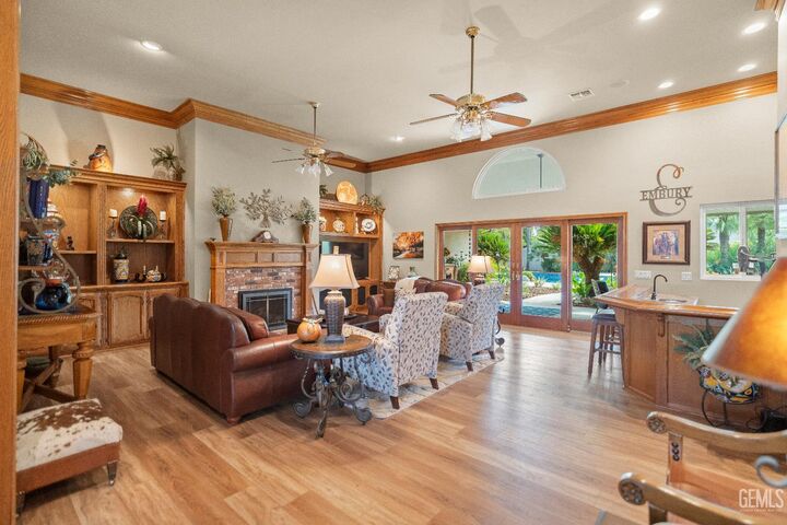 Property Photo:  9005 Montmedy Court  CA 93311 