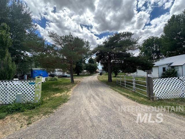 Property Photo:  3029 6th Ave 1  OR 97903