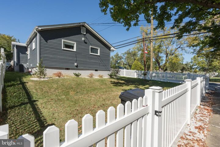 Property Photo: 525 E Cork Street VA 22601