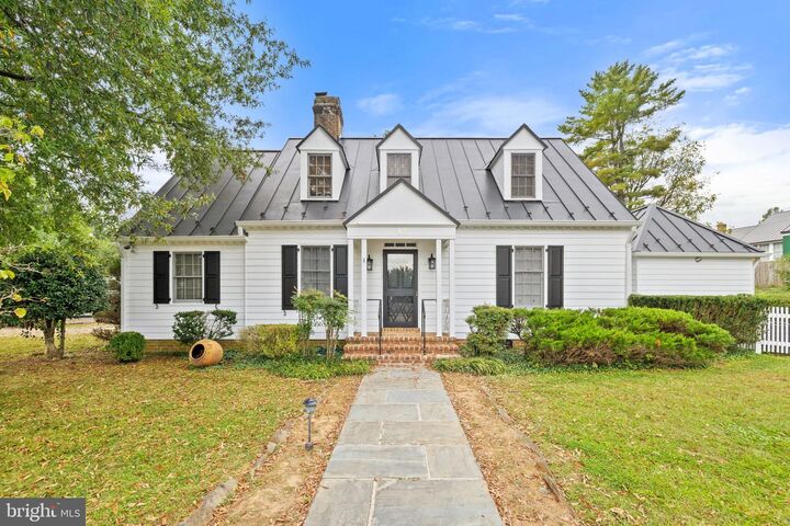 Property Photo:  12 Chinn Court  VA 20117