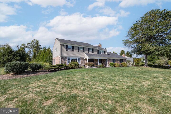 Property Photo:  1 Canal Run W  PA 18977 