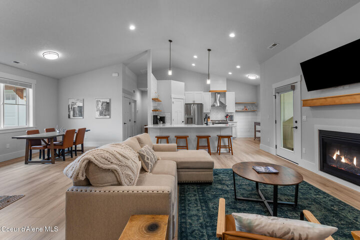 Property Photo: 117 Hanson Ct ID 83825