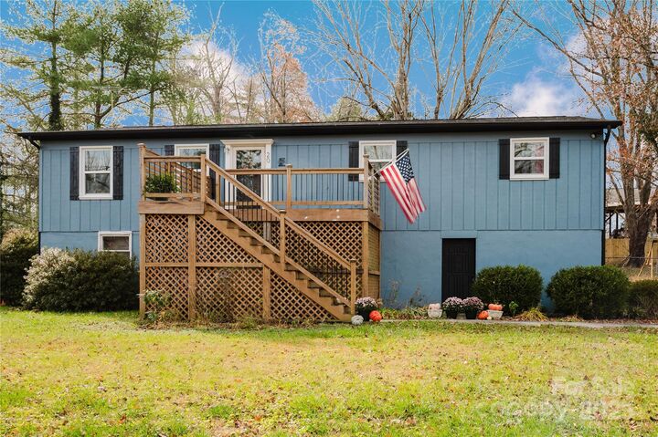 Property Photo: 20 Ridgeway Drive NC 28731