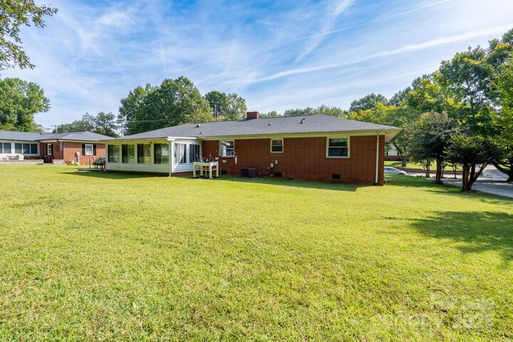 Property Photo:  345 S Magnolia Street  NC 28115 