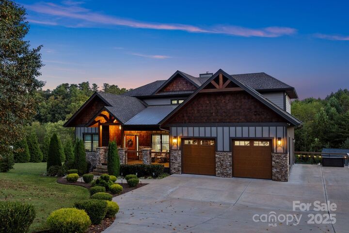 Property Photo:  27 Ridge Glen Lane  NC 28748 