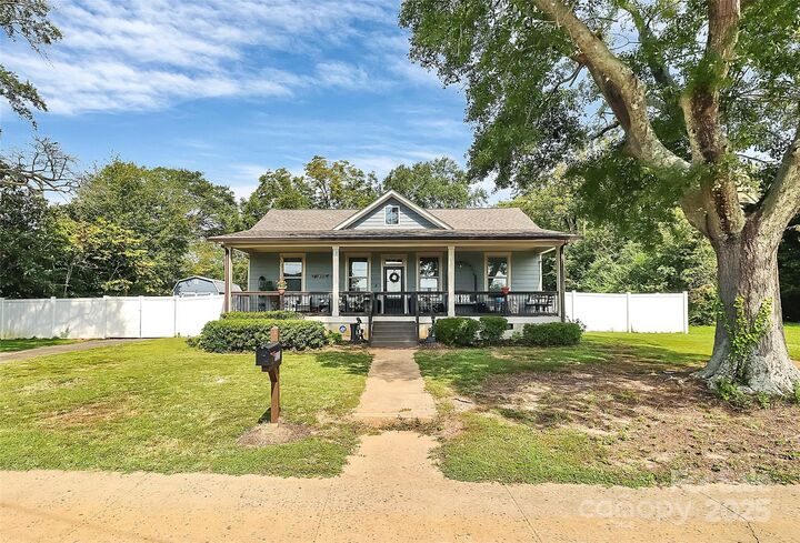 Property Photo:  911 Earl Street  NC 28150 