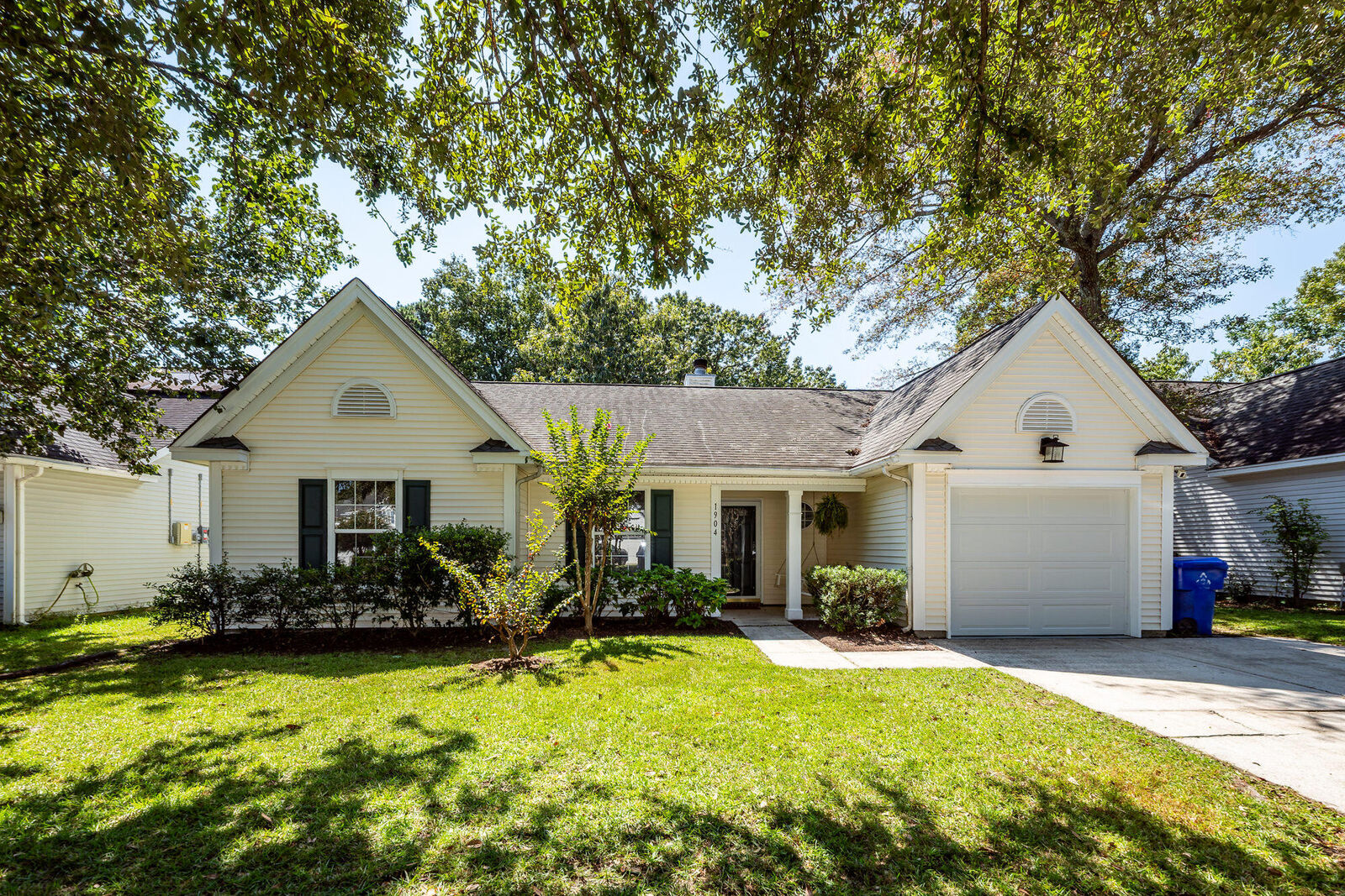 Property Photo:  1904 Treebark Drive  SC 29414 