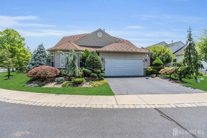 30 Merlot Court  Monroe NJ 08831 photo