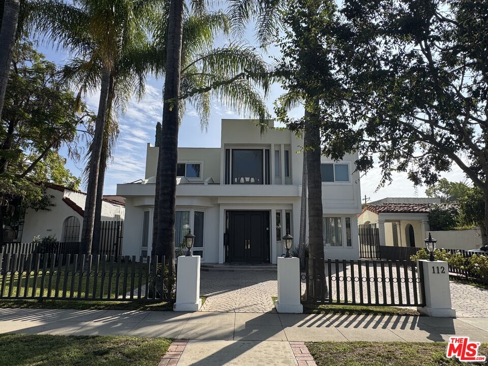 Property Photo:  112 N Elm Dr  CA 90210 