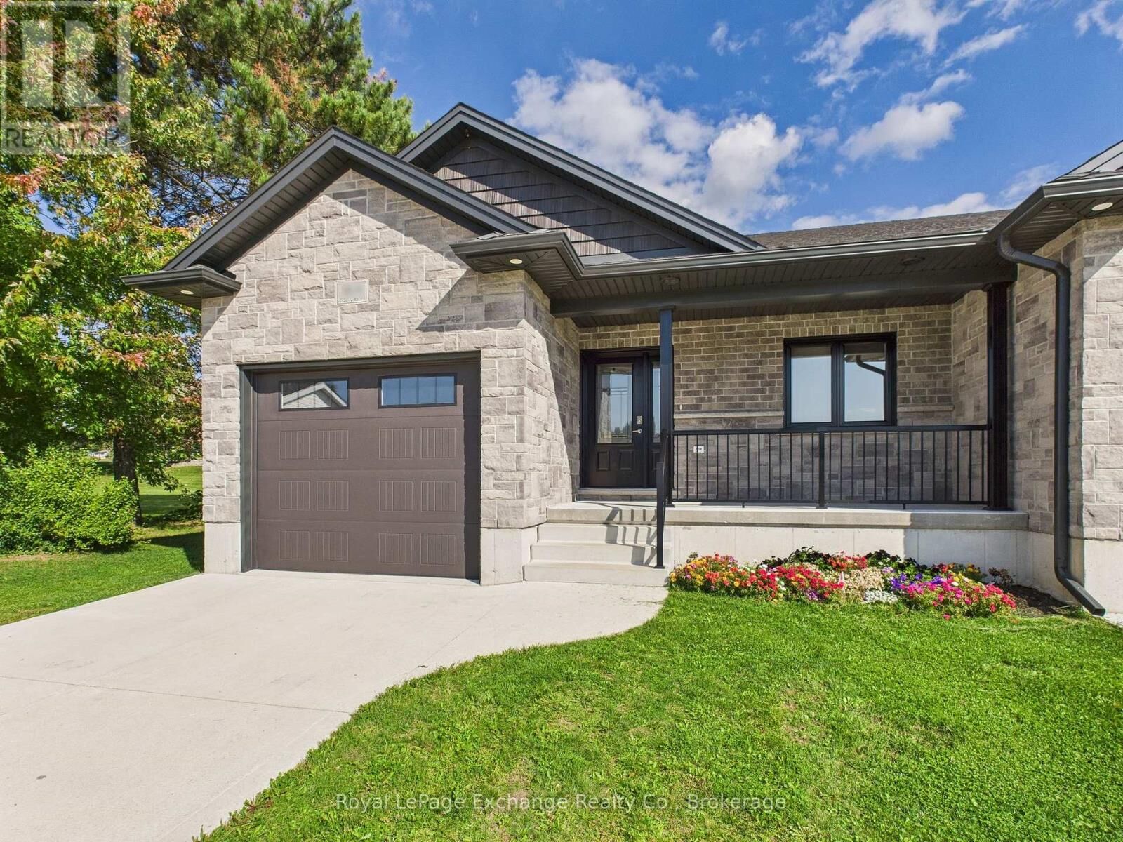 Property Photo:  36 Jordan Crescent Unit A  ON N0G 1E0 