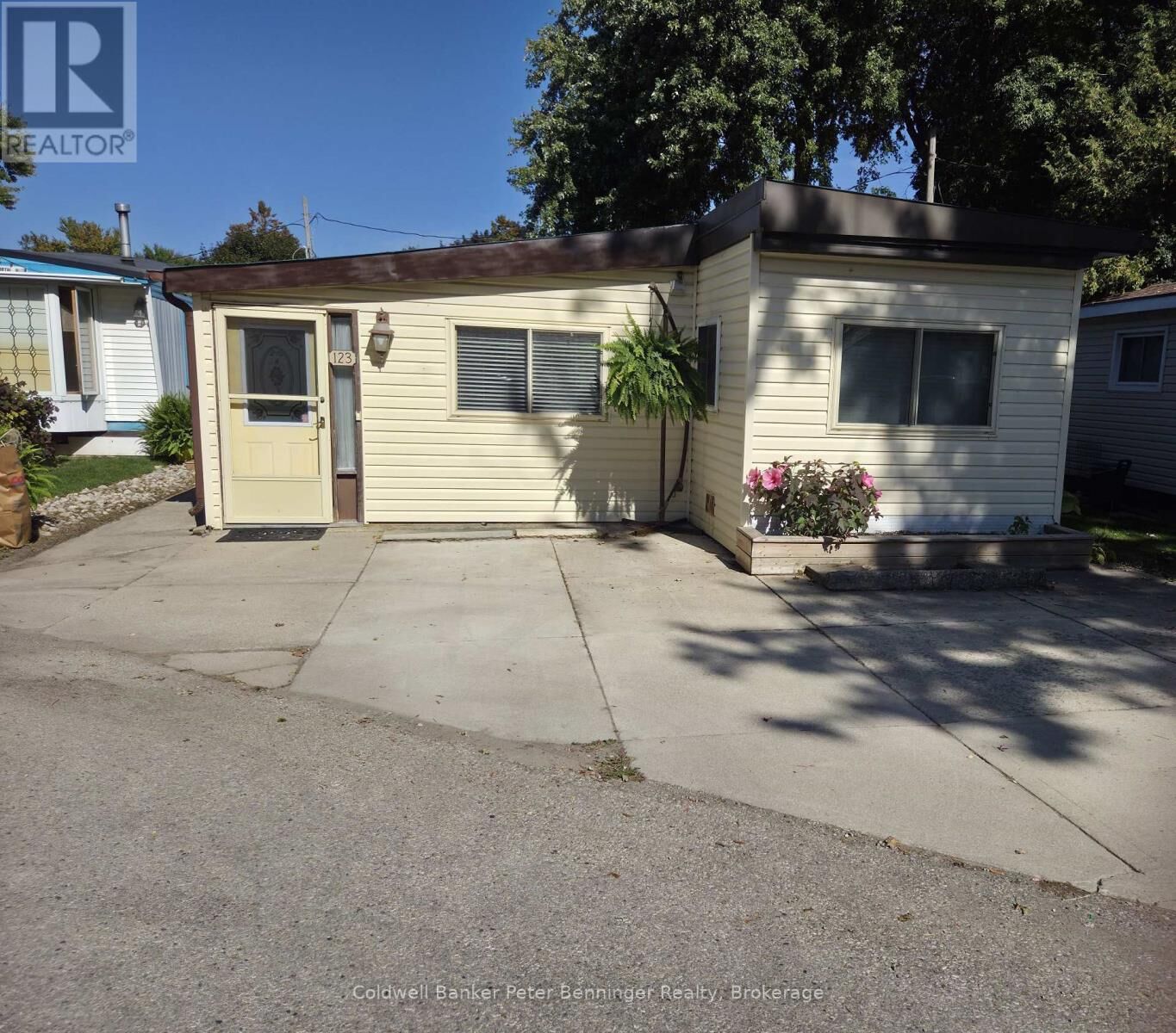 Property Photo:  123 Scott Street  ON N2J 4G8 