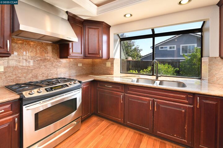 Property Photo: 319 Oak Glen Ct CA 94553