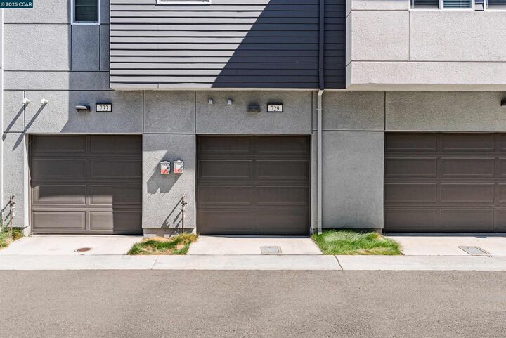 Property Photo: 729 Delve Ct CA 94544