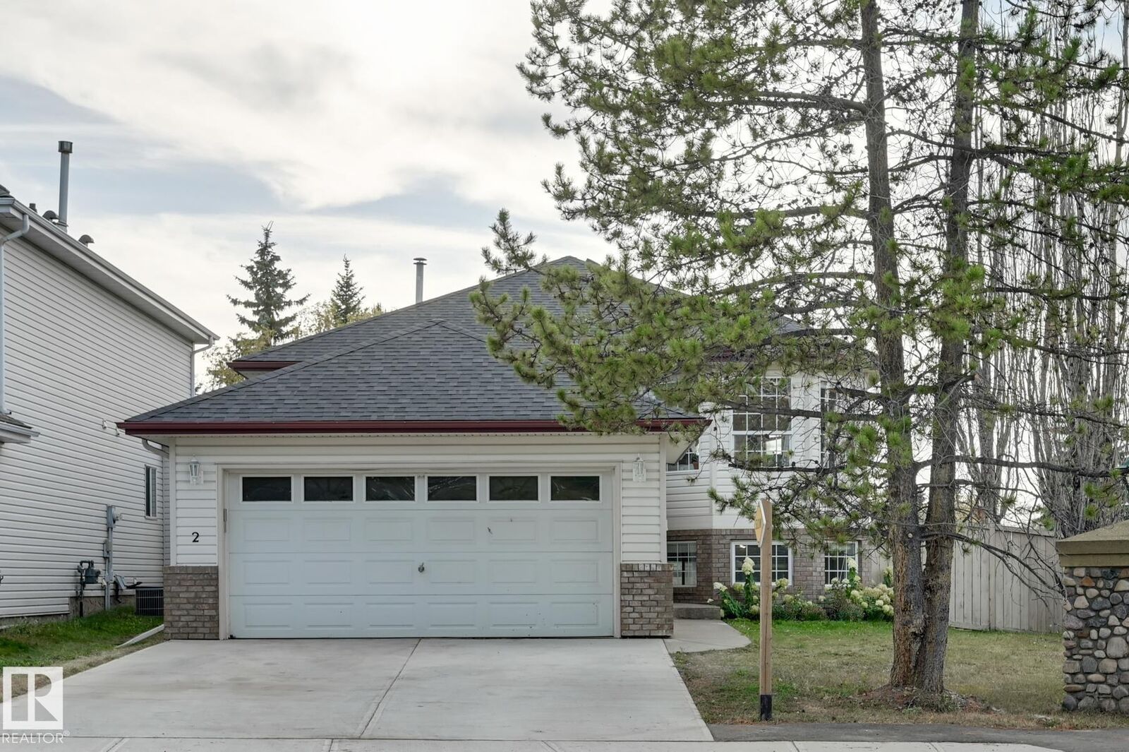 Property Photo:  2 Westwood Way  AB T8L 4G4 