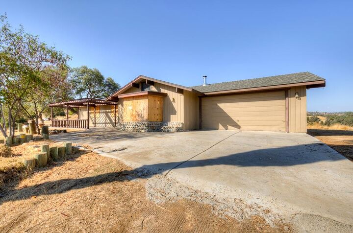 Property Photo: 34780 School Street CA 93653
