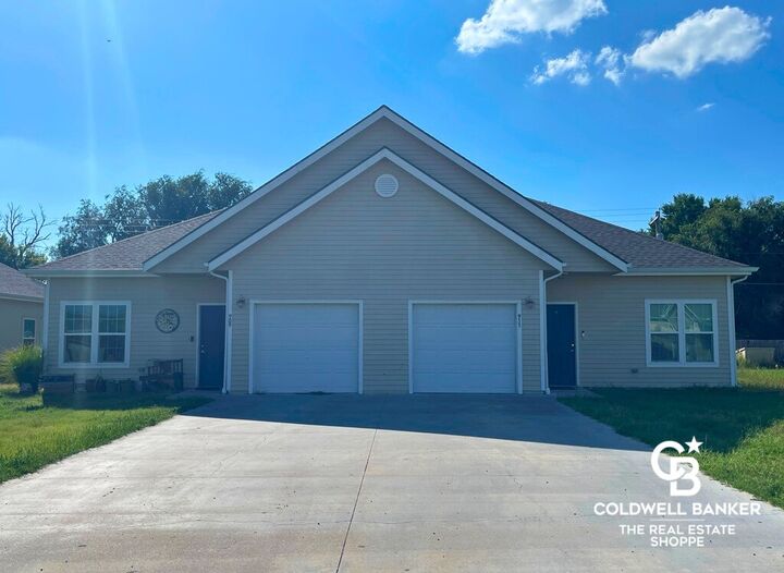 909 N Sunflower Lane  Ulysses KS 67880 photo