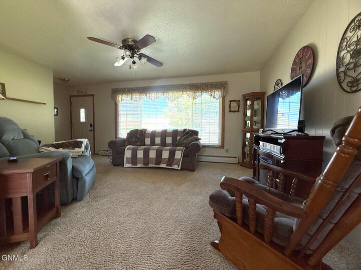 Property Photo: 614 14th Street SE ND 58401