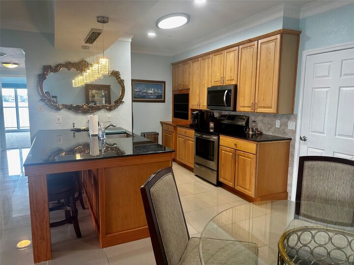 Property Photo:  351 Lakeside Lane Lane 207  TX 77058 