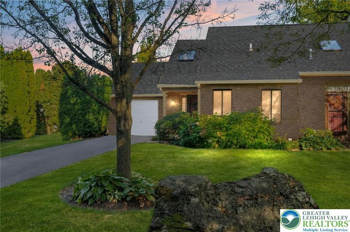 Property Photo:  2850 Greenleaf Court  PA 18017 