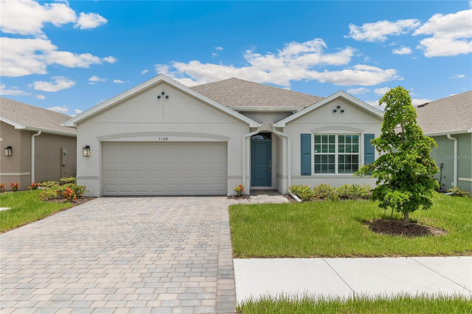 Property Photo: 5519 Ashwood Road FL 33981