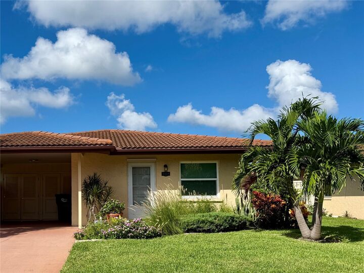 Property Photo: 6424 Auburn Avenue FL 34207