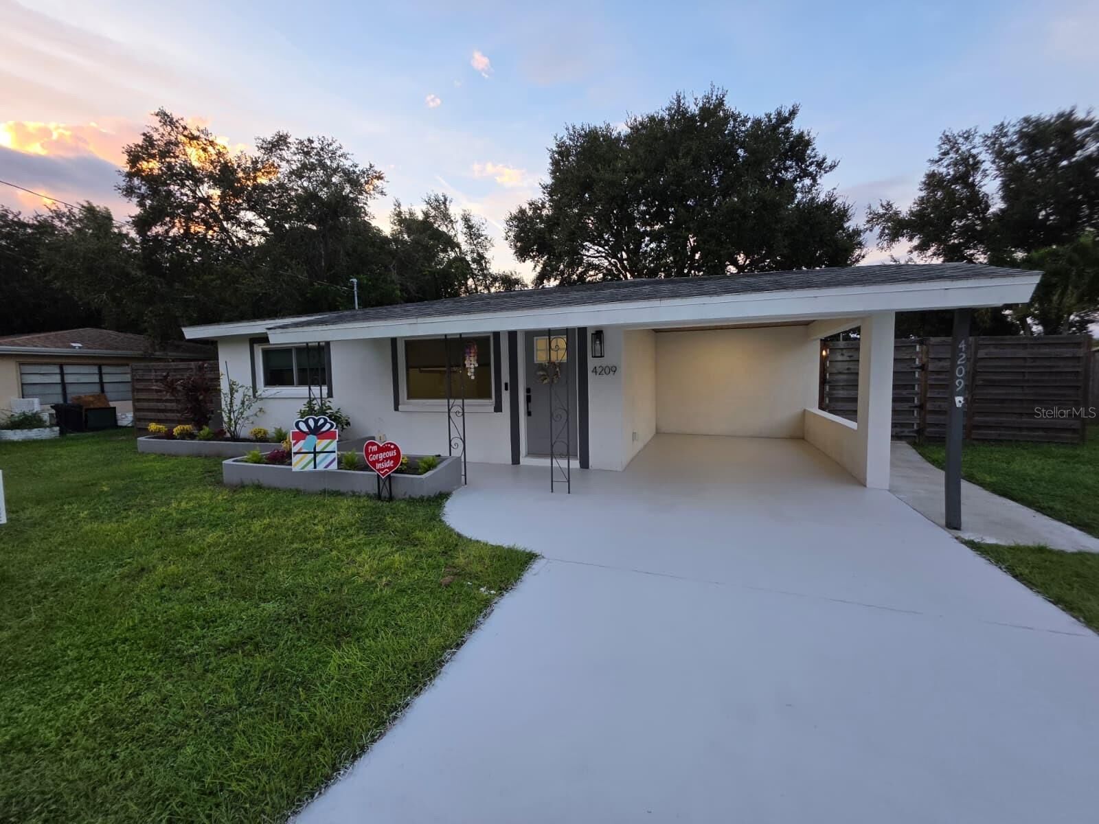 Property Photo: 4209 Larkin Street FL 34232
