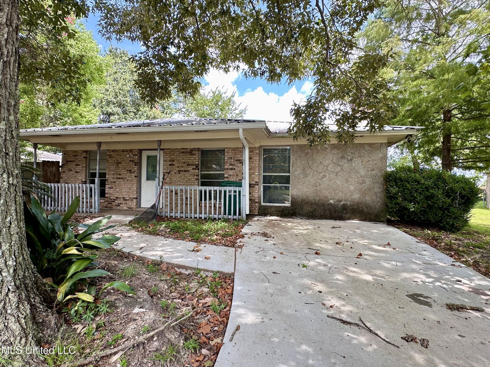 Property Photo: 601 Spanish Acres Drive MS 39520