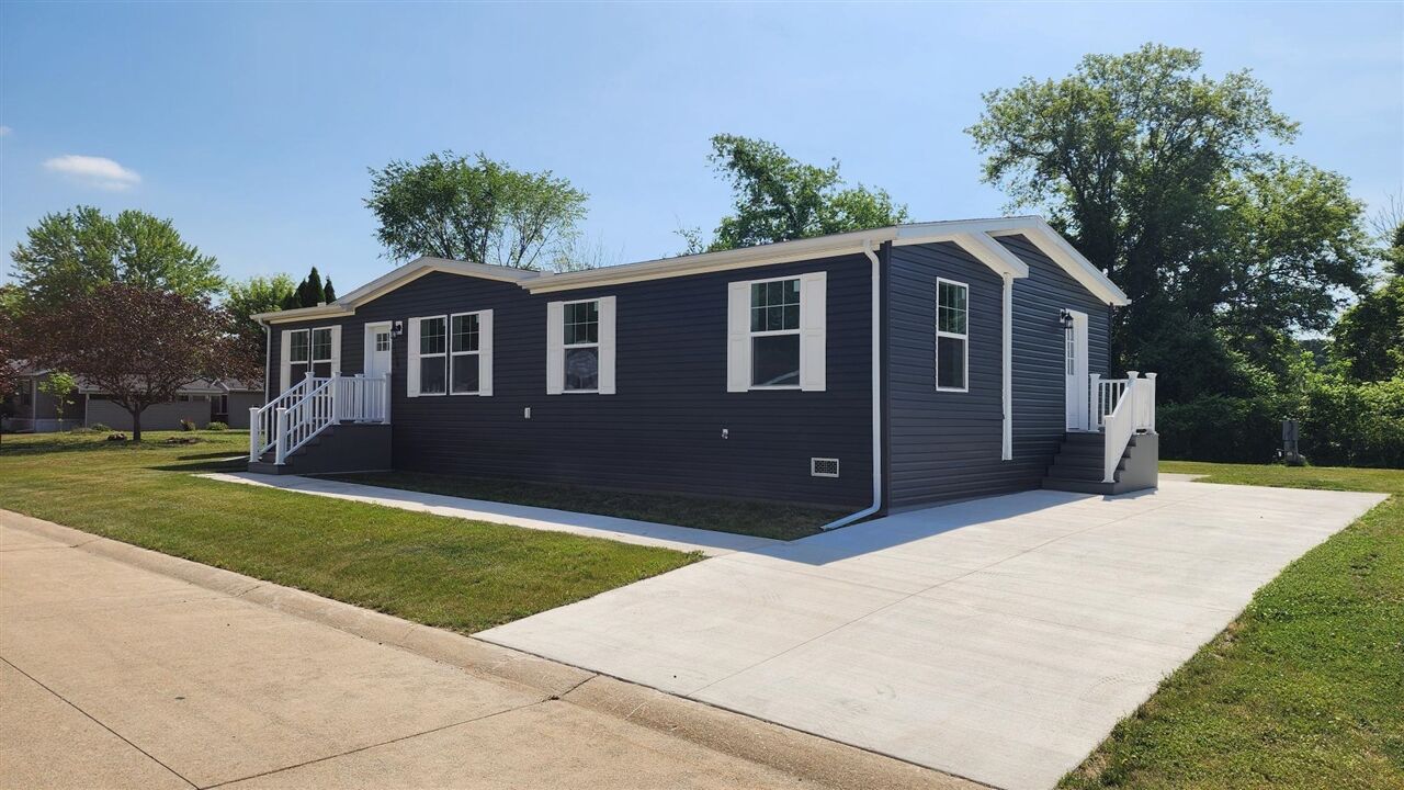 Property Photo: 1176 Maple Leaf Court MI 48813