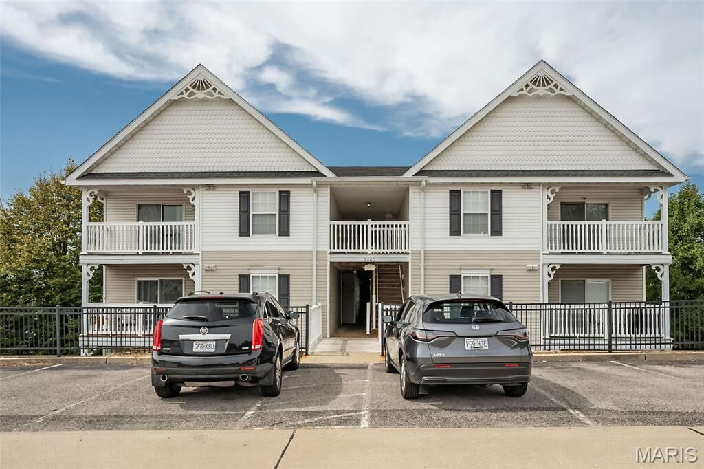 Property Photo:  2460 Lampong Drive 100C  MO 63125 
