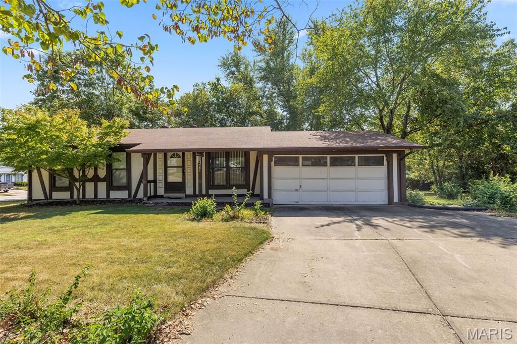 Property Photo:  1561 Ramona Court  MO 63304 