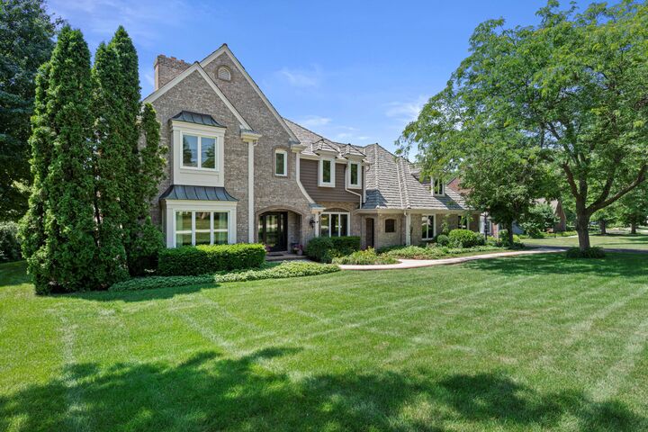 Property Photo: 10435 N Riverlake Dr WI 53092
