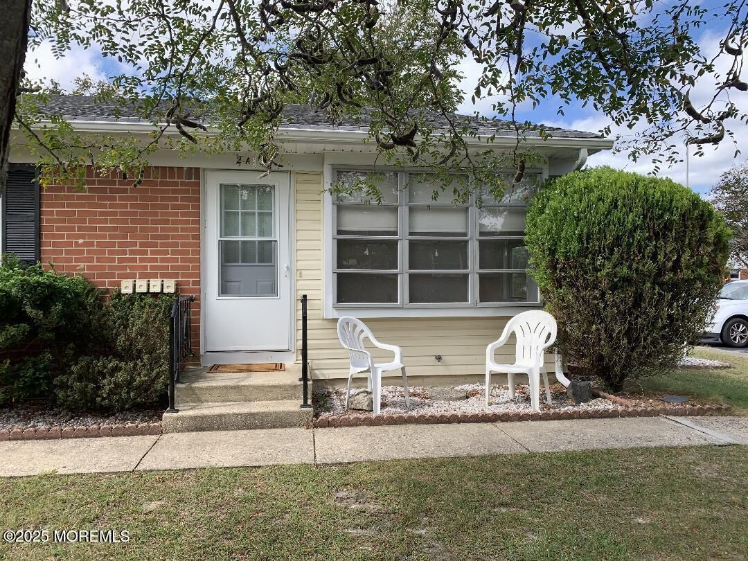 Property Photo:  2 A Yorktowne Parkway  NJ 08759 